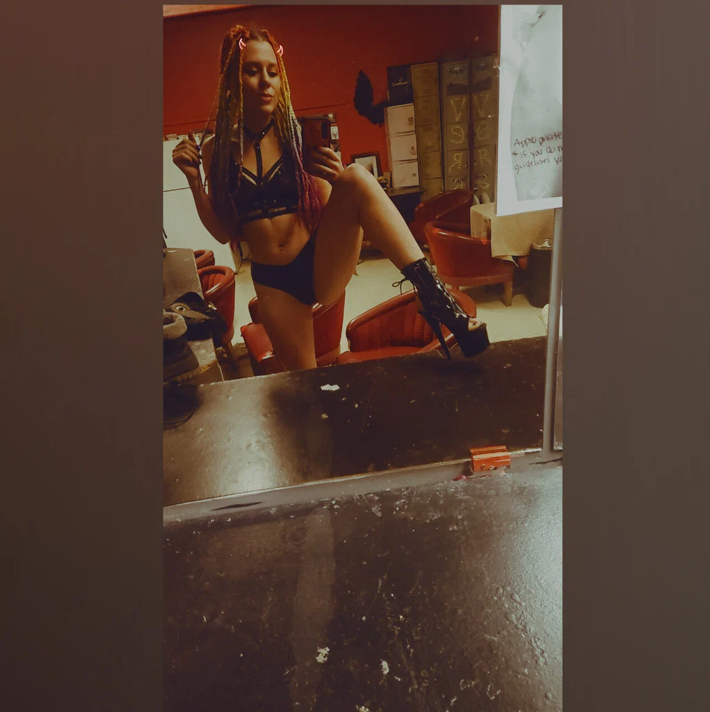 Alice rose's avatar