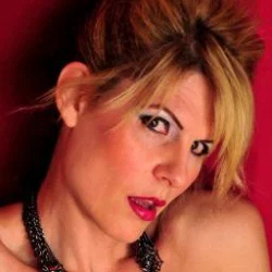 Delia DeLions's avatar