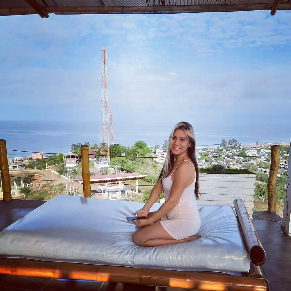 Elizabeth Estacio profile banner