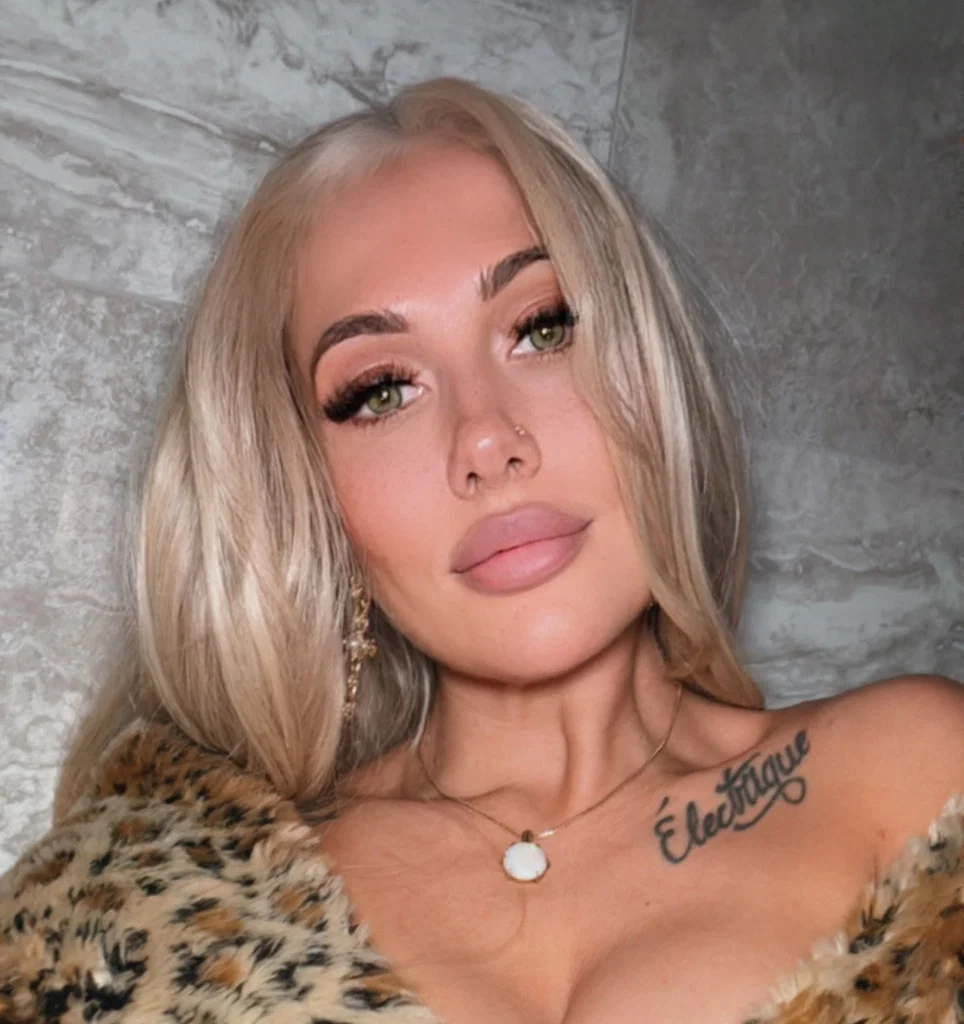 Carly Electric ⚡️'s avatar