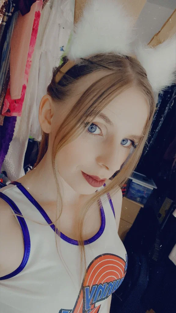Lil blondie's avatar
