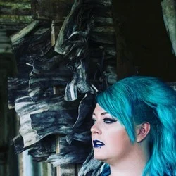 Dee Marie's avatar