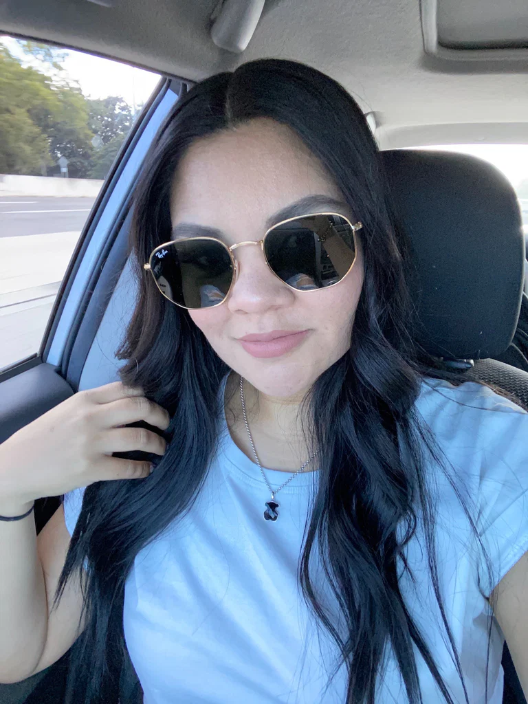 Claudia's avatar