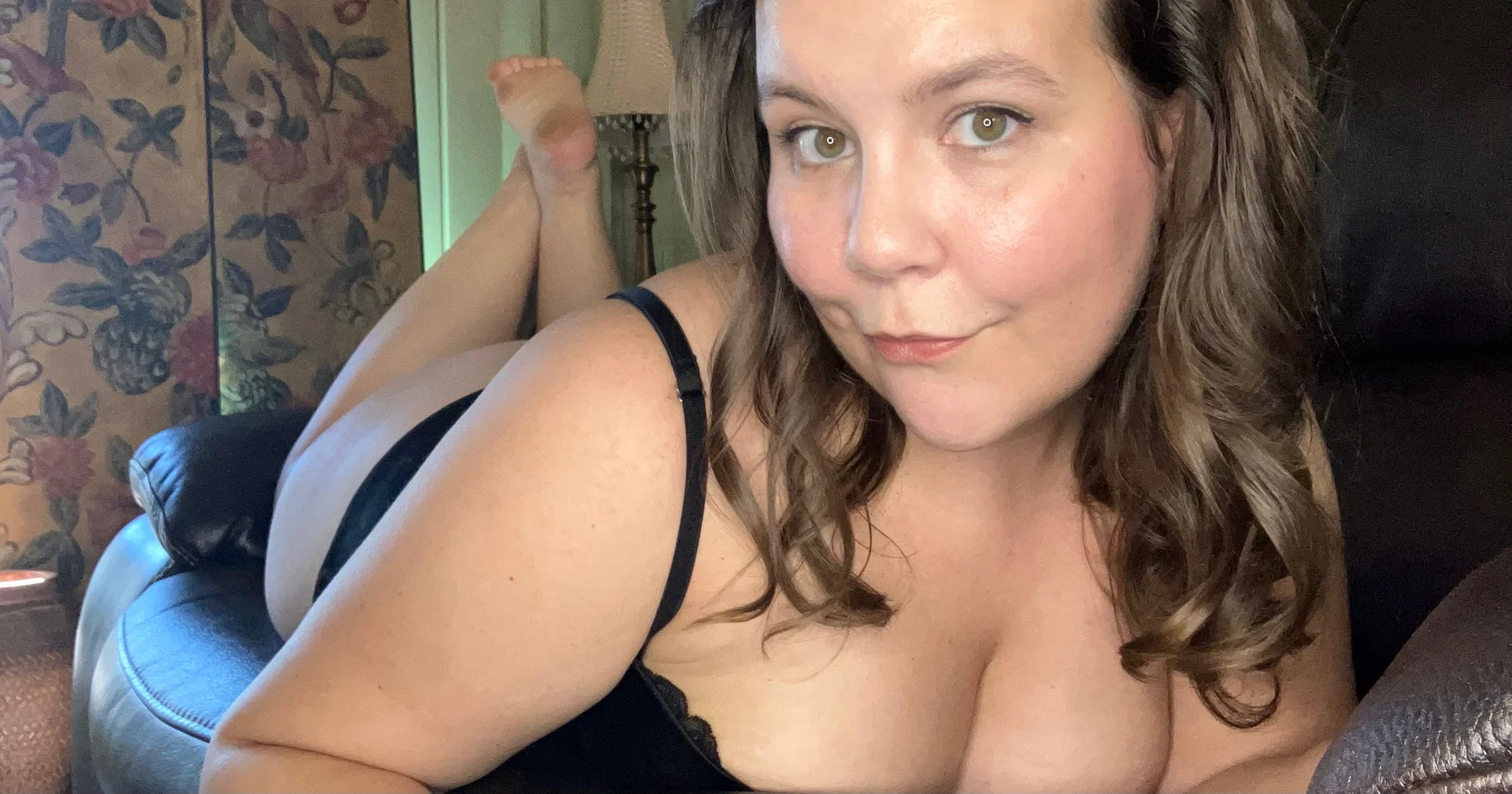 Emma Foxx profile banner