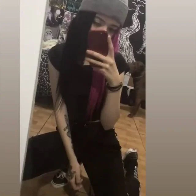 Larahorrowegirls's avatar