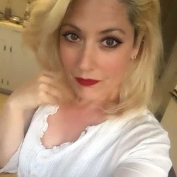 Monica G's avatar