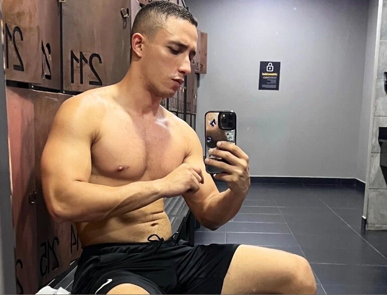 5$⚜️Mike Swift 21Cm 🍆 profile banner