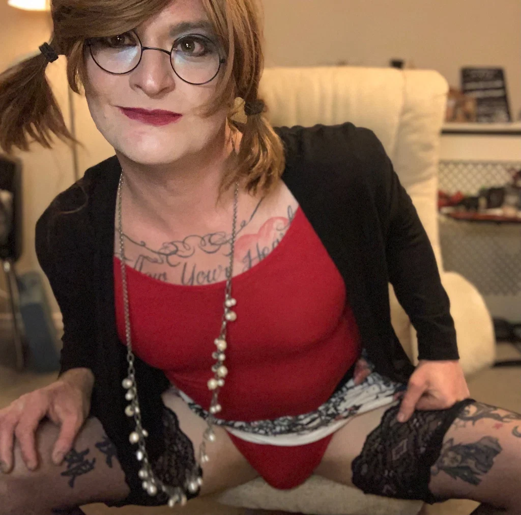 Owned sissy crossdresser - 💯%'s avatar