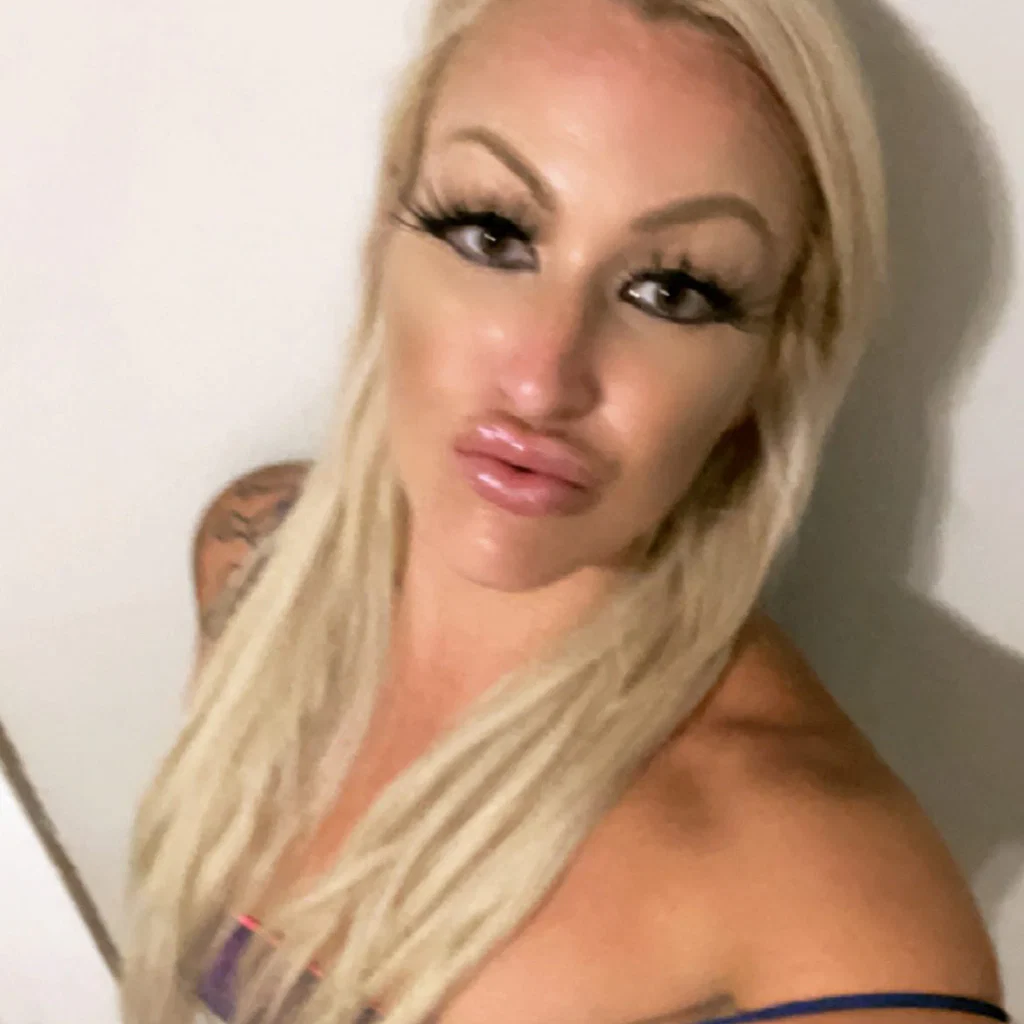 Riley storms's avatar