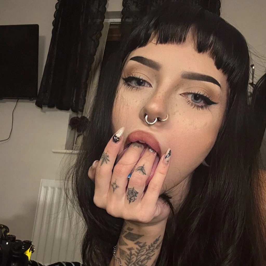 ɴᴏᴠᴀ ᴠᴀʟᴇɴᴛʏɴᴇ 🖤's avatar