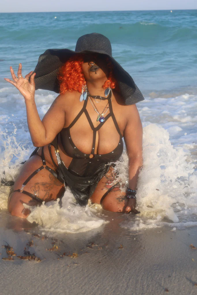 Mistress Roanna Widow's avatar