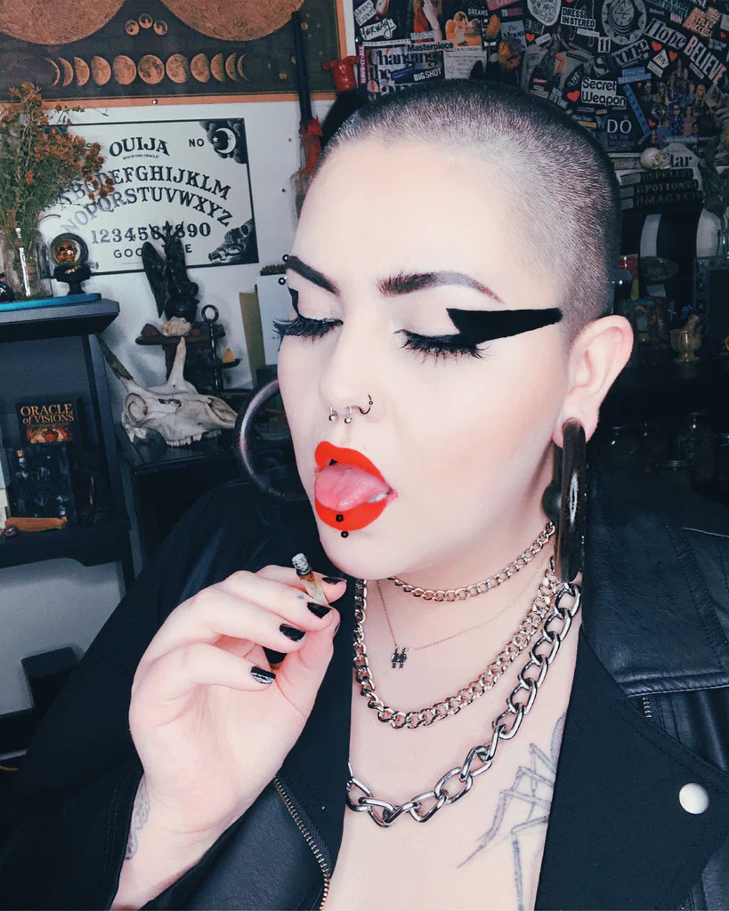 ☽♥︎𝔖𝔢𝔵𝔶 𝔉𝔞𝔱 𝔚𝔦𝔱𝔠𝔥♥︎☾'s avatar