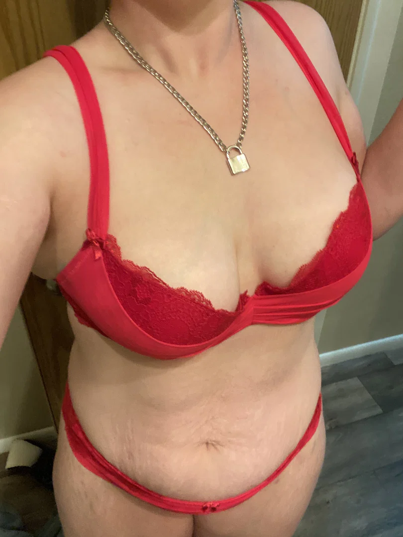 Thick thighed mommy dearest profile banner