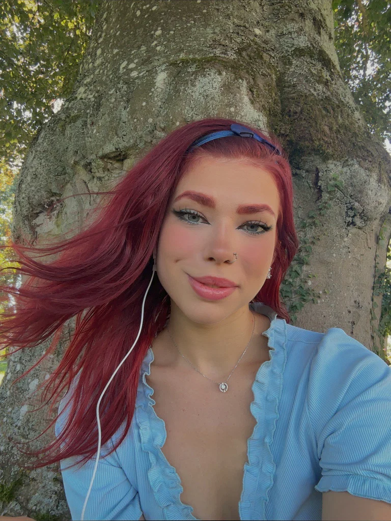 Lola🧞‍♀️'s avatar