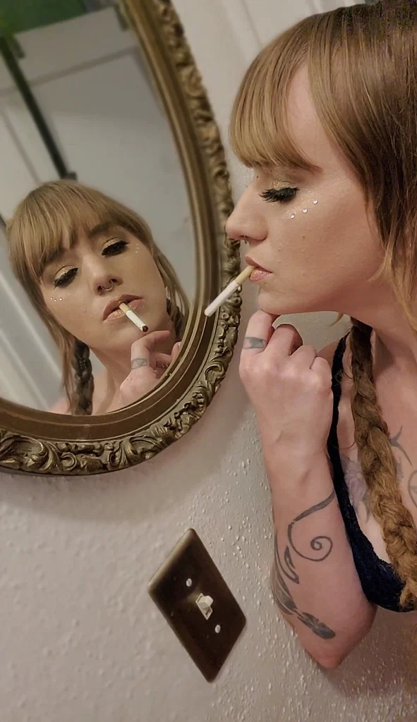Billie Bee - Billie's Smoking Corner's avatar