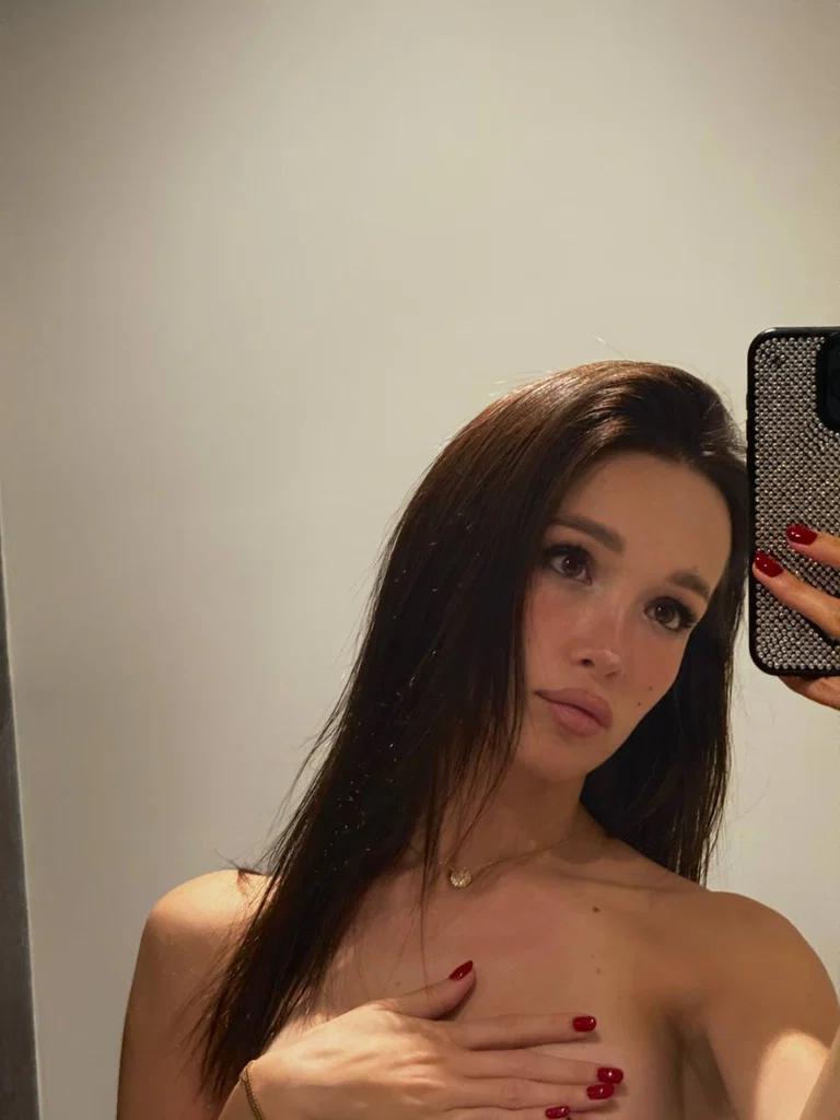 Ellie Leen's avatar