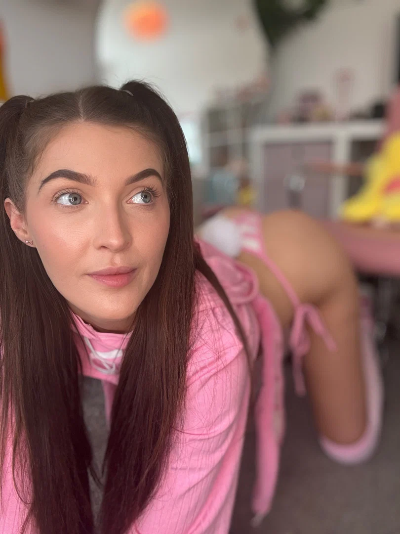 ⭐️RhiannonRyder ⭐️ CUSTOM QUEEN 👑 profile banner