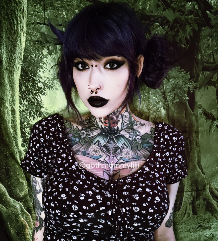 Goth M0mmy Lilli