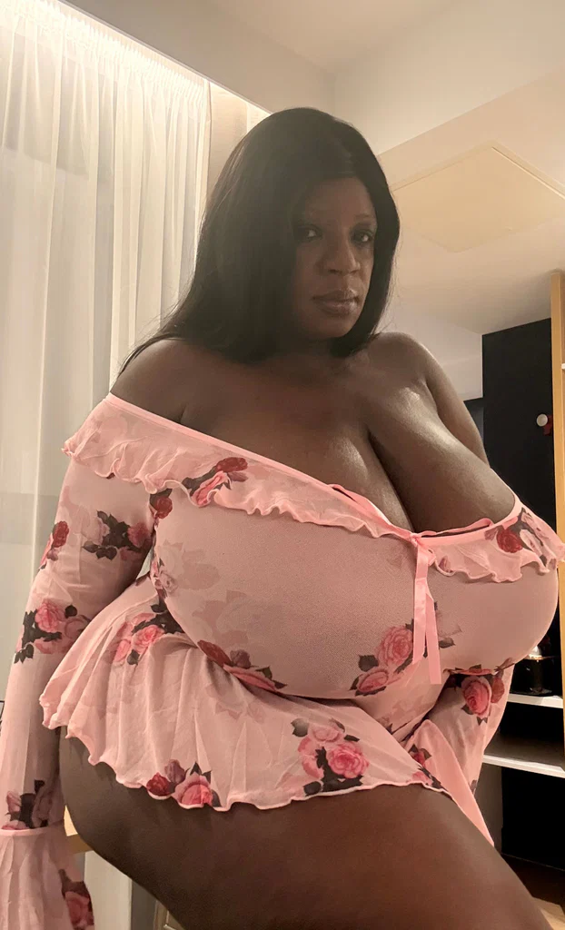 tyrabeckybuilt (Tyra Tinley)