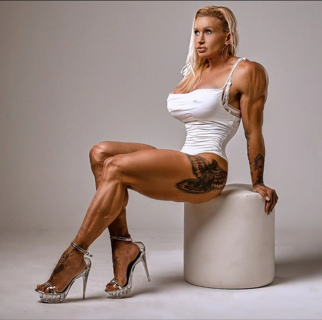 Lilly Gymbutt (ifbb PRO)'s avatar