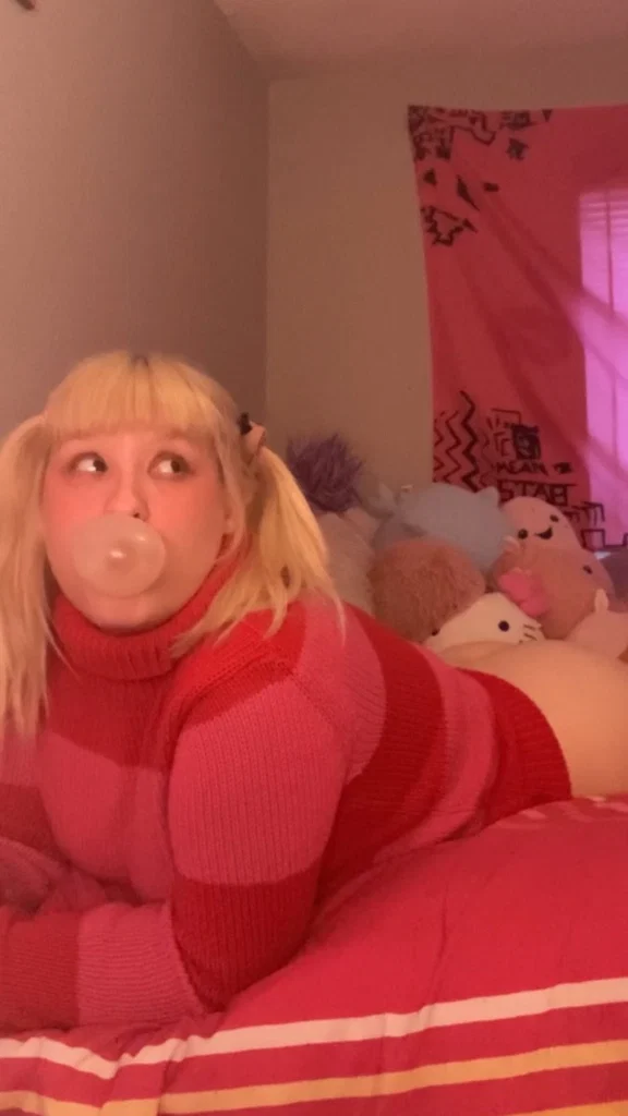 Ally Wednesday's avatar