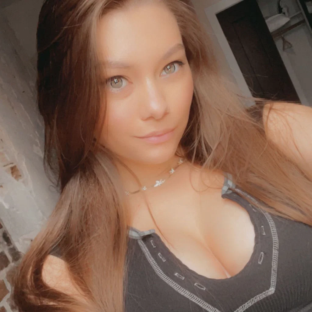 Mia Elisabeth's avatar