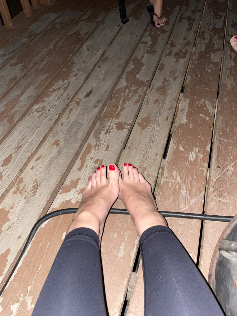 Hoes with Toes