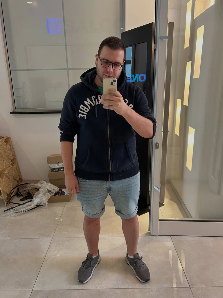 HotLover1995's avatar