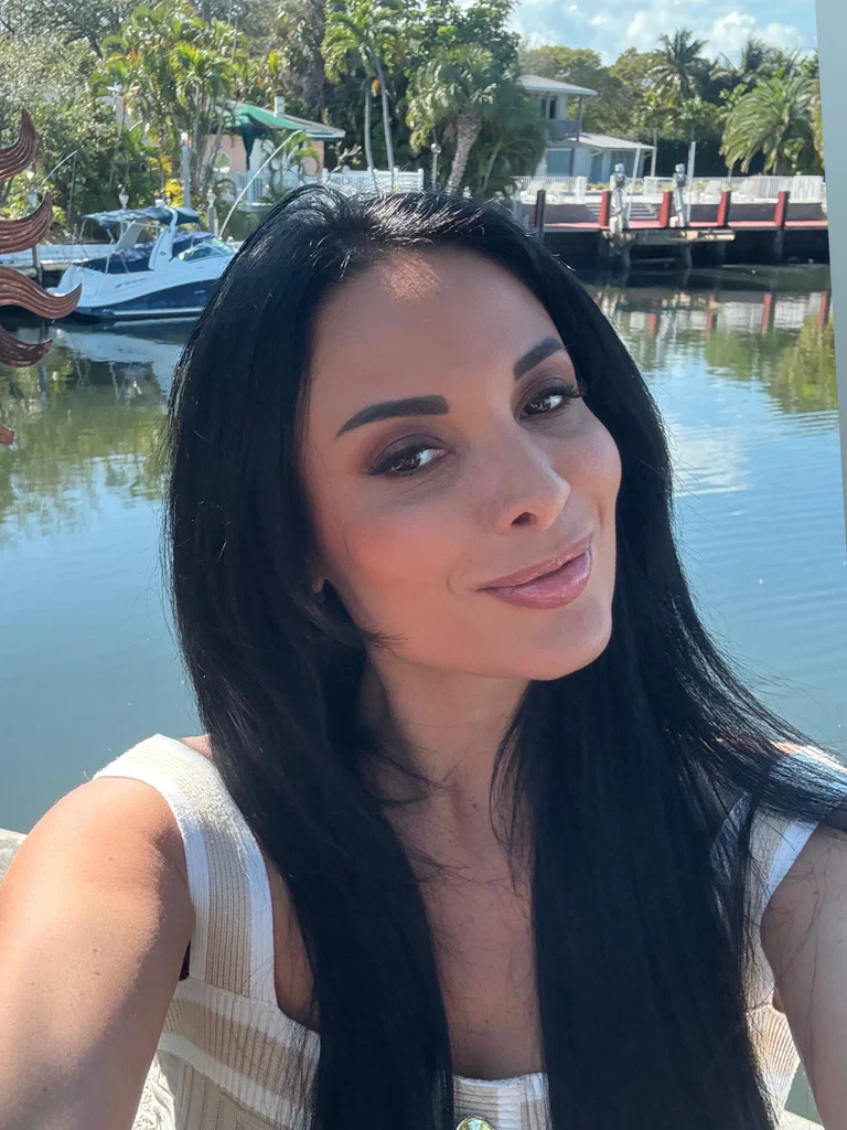 Anissa Kate's avatar