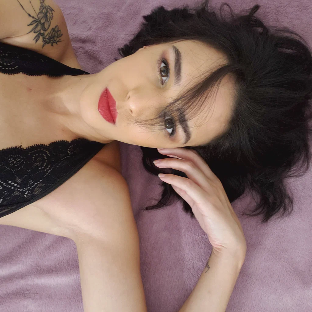 Lily Ash Free's avatar