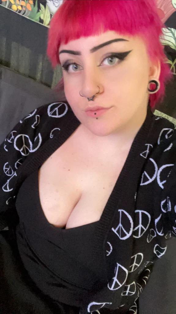 🖤🌱Hannah's avatar