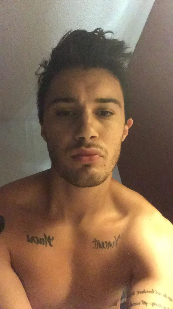 😈