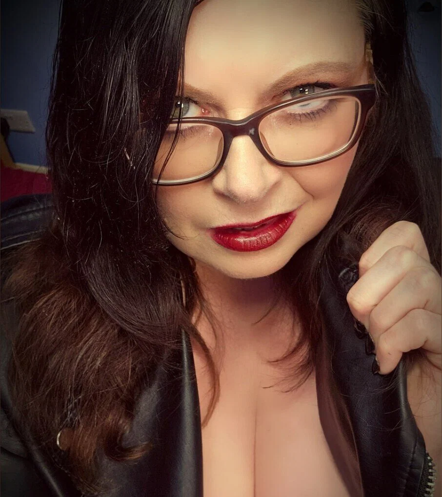Mature Busty MlLF - 44J Natural Tits's avatar