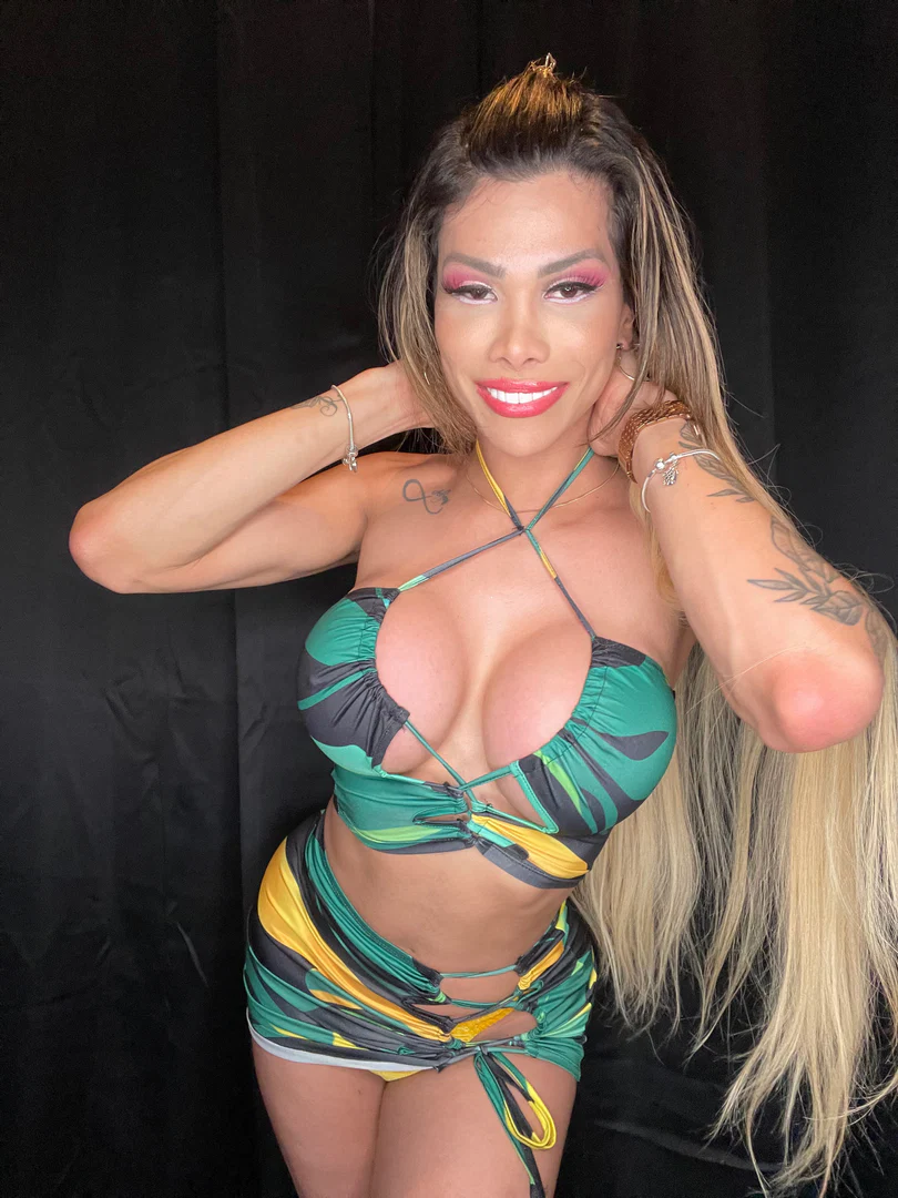 Rebecca Ferreira profile banner