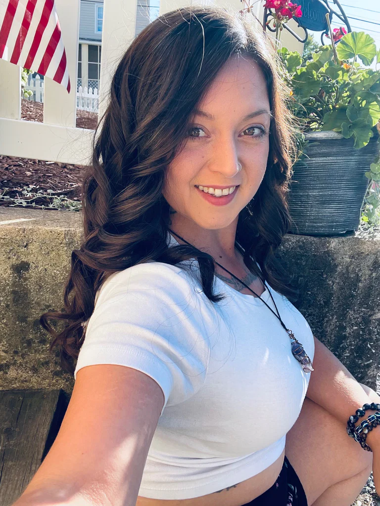 NikkiLeRiche's avatar