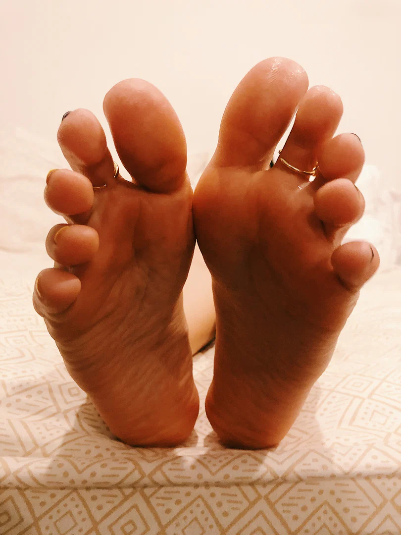 zizi toes profile banner