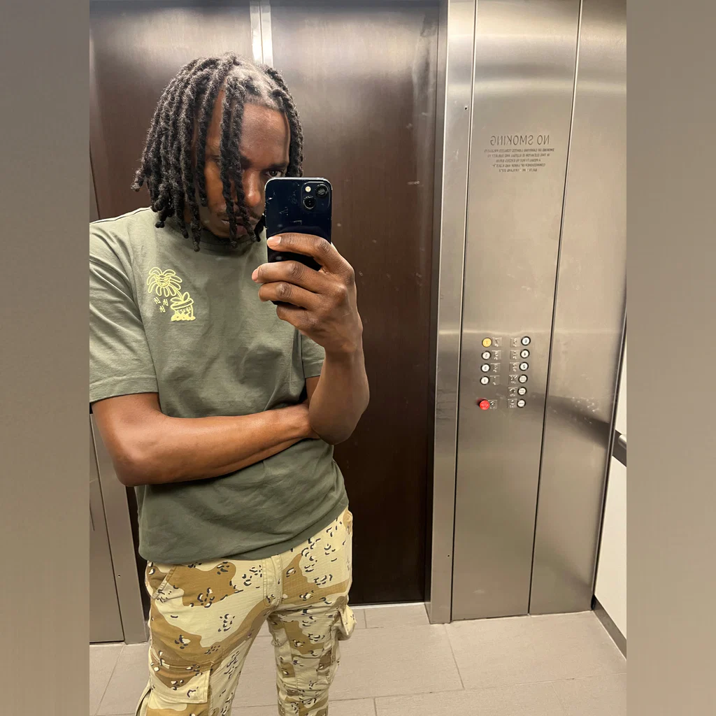 Handsome 🍫's avatar