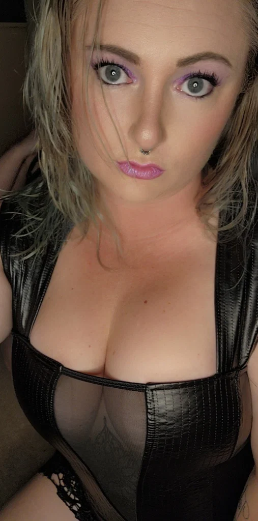 Lick my tits 👅's avatar
