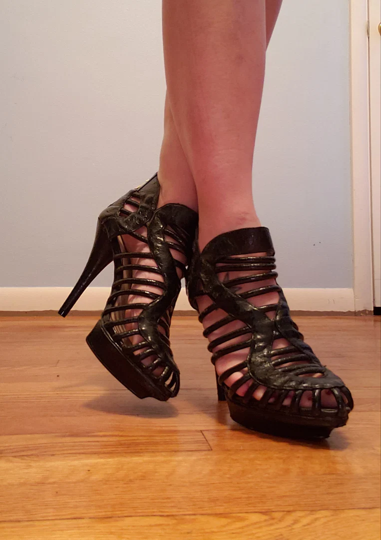 FlirtyFeet322 profile banner