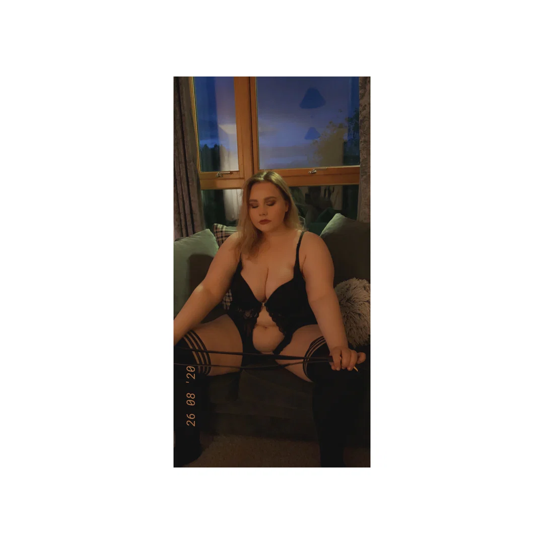 Chloe Anne profile banner