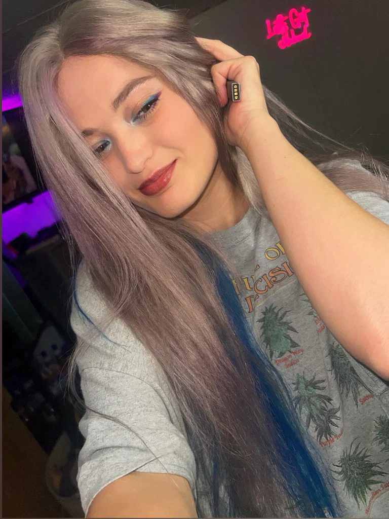 Aurora NakeddMoneyy's avatar