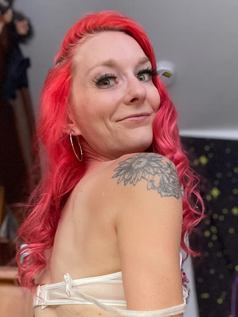 𝓣𝓱𝓮 𝓡𝓮𝓭𝓱𝓮𝓪𝓭 💋 ＶＩＰ