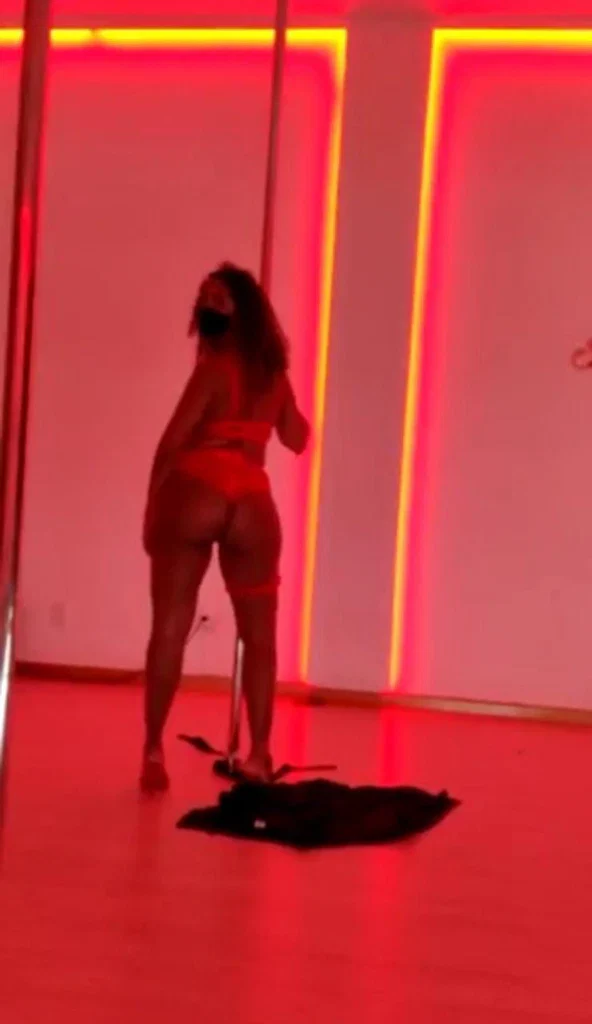 Paulinha Pole dance