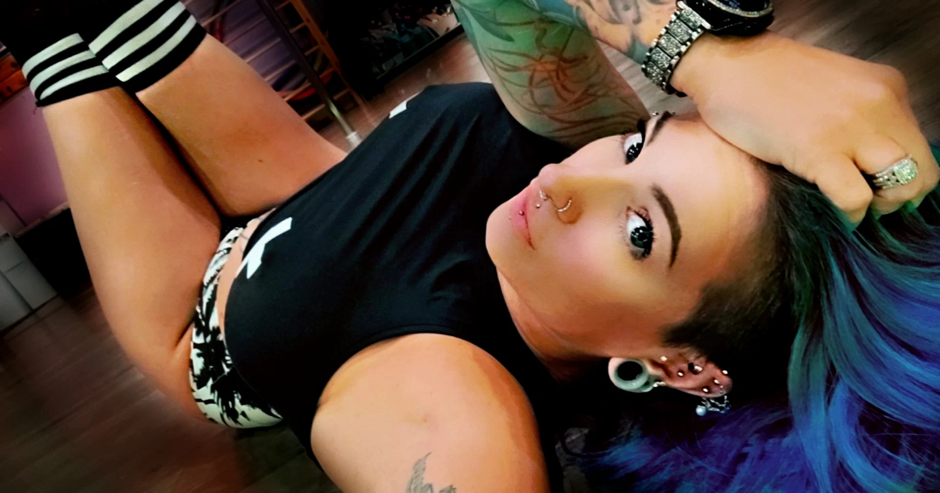 Avery Allen ✔ profile banner