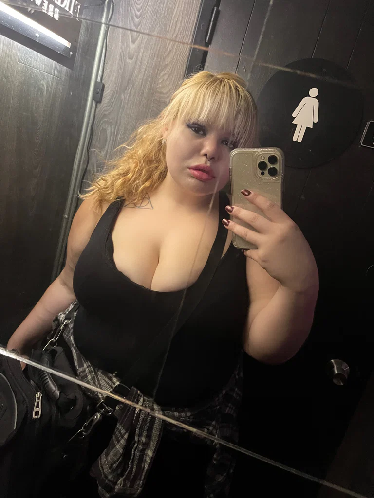 Dezzy Darling's avatar