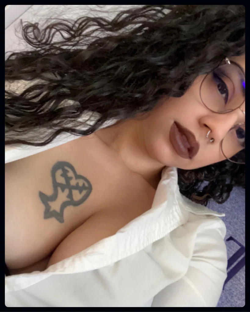 Alora's avatar