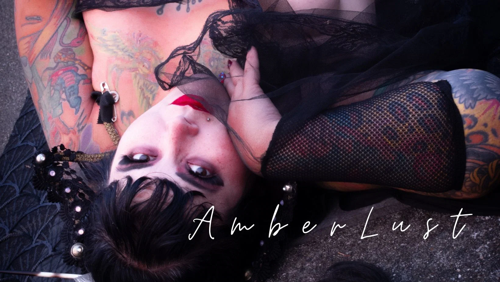 Amber Lust profile banner