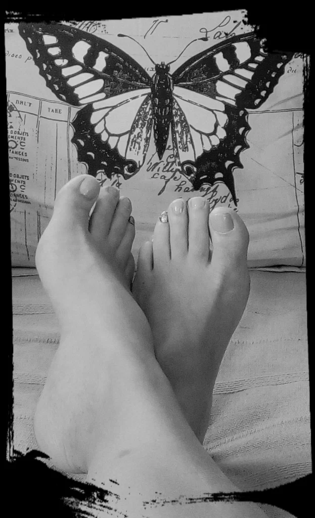 Barefoot Bunny's avatar