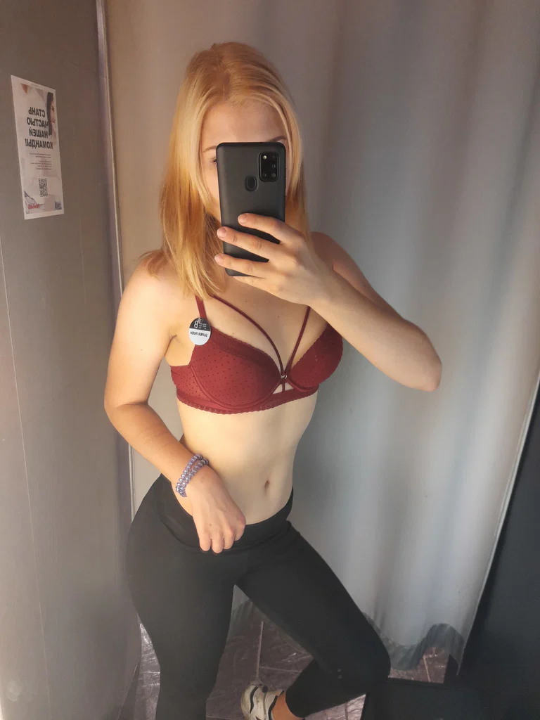 HOT BABY - ANYA sweetcherry19🍒's avatar