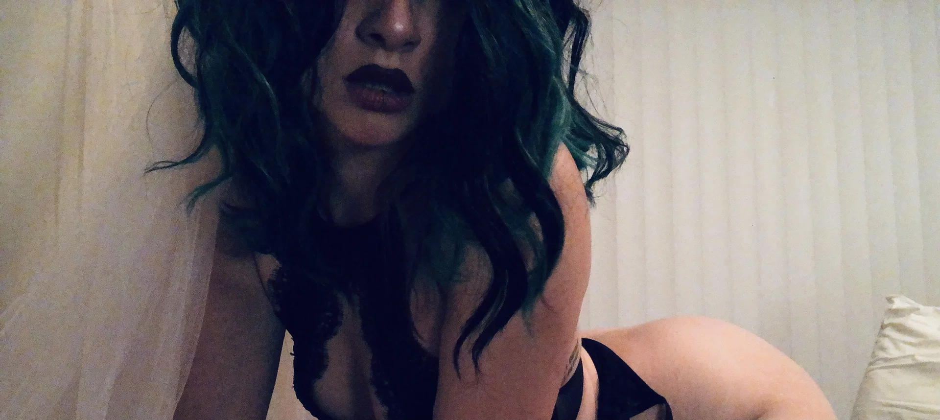 V profile banner